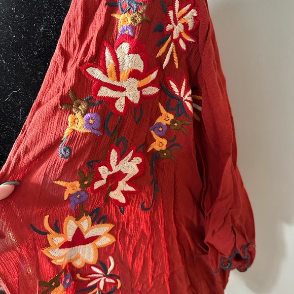 NWOT Embroidered Kimono - Picture 2 of 3
